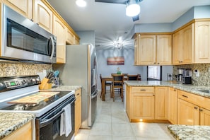 Fridge, microwave, oven, stovetop - Canalfront Cape Coral Home: Fish, Swim & Lounge! (Cape Coral)