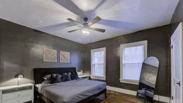 1 habitación, tabla de planchar con plancha, wifi gratis y ropa de cama