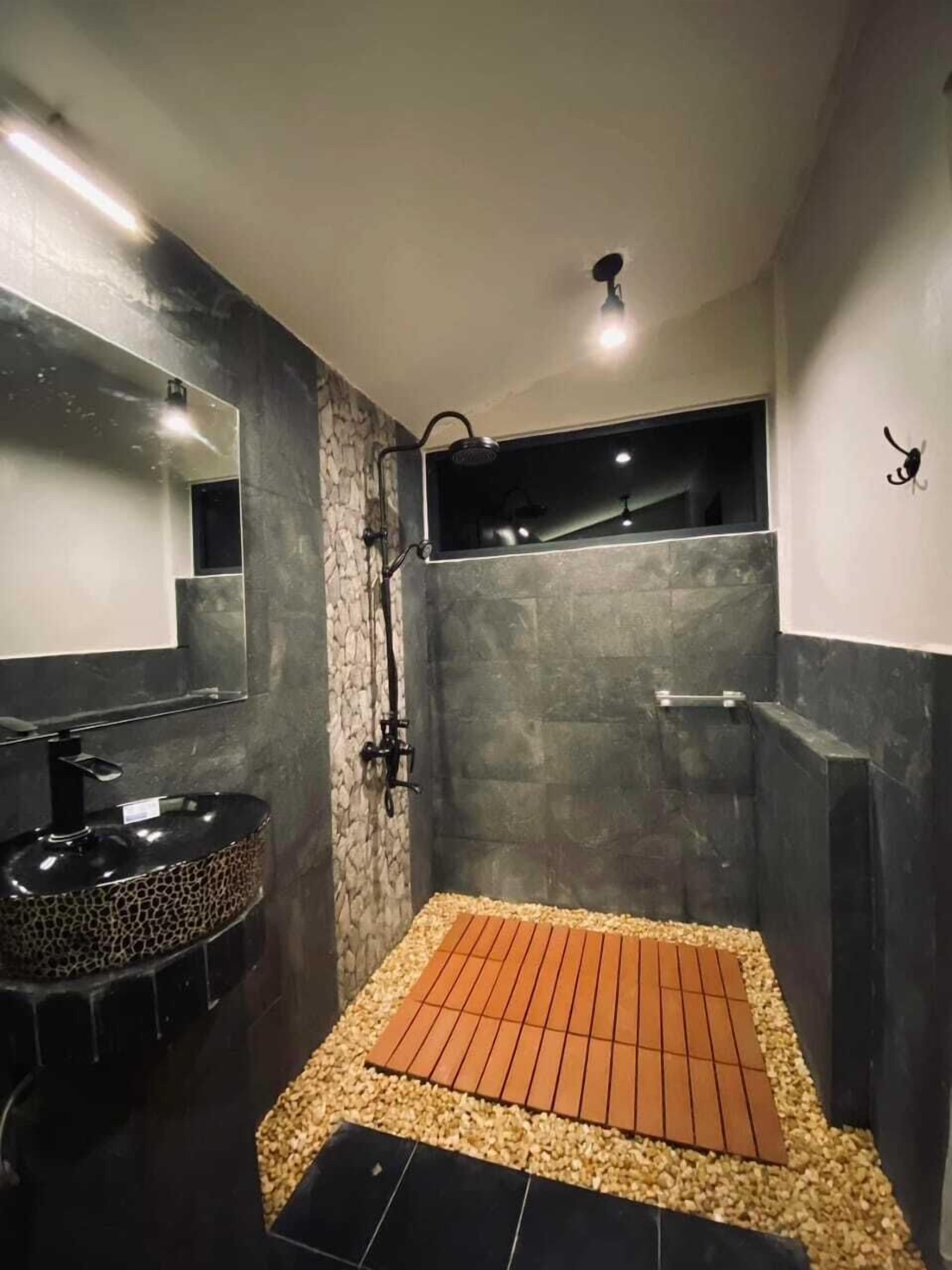 Luxury Tent, 1 Queen Bed, Balcony, River View | Bathroom | Shower, hair dryer, towels, soap