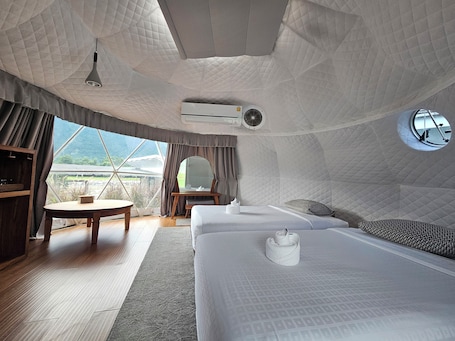 Desk, laptop workspace, free WiFi