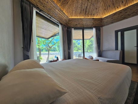 华丽客房, 1 张大床, 河景 | 办公桌、笔记本电脑工作区、免费 WiFi