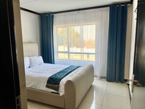 3 chambres, fer et planche à repasser, Wi-Fi, draps fournis