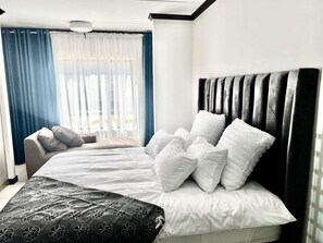 3 bedrooms, iron/ironing board, WiFi, bed sheets
