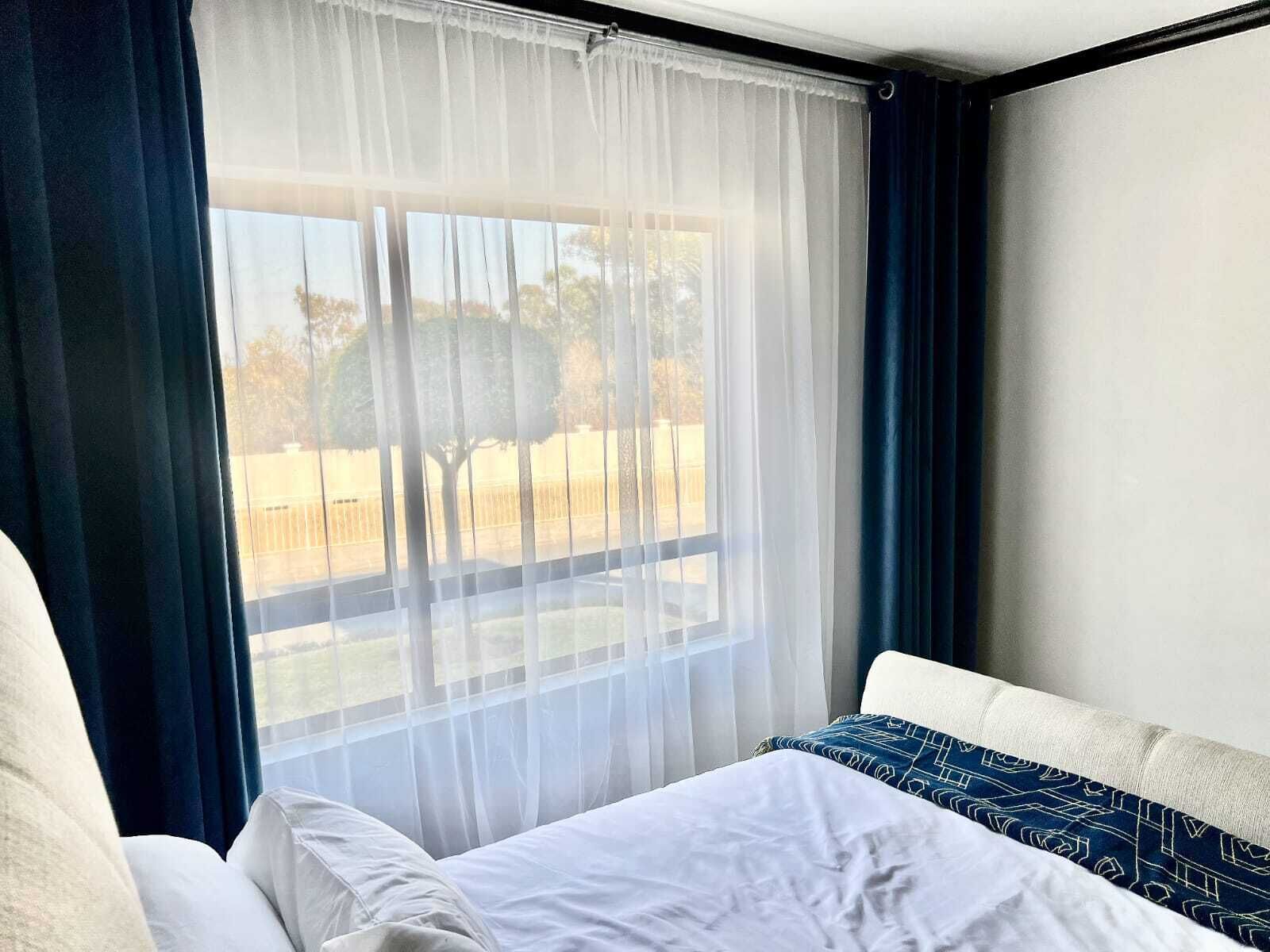 3 habitaciones, tabla de planchar con plancha, wifi y ropa de cama 