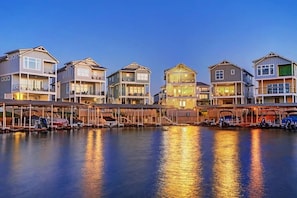 Exterior - Family Tides on LBJ: waterfront w/pool (Kingsland)