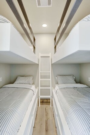 3 bedrooms, WiFi, bed sheets