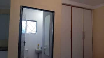 Douche, serviettes fournies