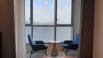 Suite Ocean | Living area | 42-inch flat-screen TV with satellite channels