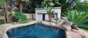 Or Tambo Airport Holiday Home