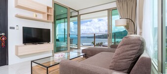 Sea View 2BR Apartment C73 in Oceana 