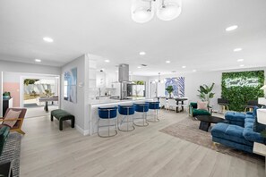 Interior - Backyard Oasis w/ Sand Volleyball!~ Mins to Beach (Seminole)