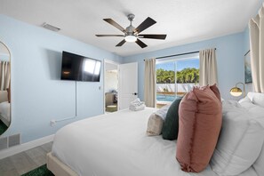 4 bedrooms, desk, iron/ironing board, travel cot - Sand Volleyball, Pool & Hot Tub · 4BR Seminole FL (Seminole)