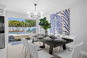 Dining - Backyard Oasis w/ Sand Volleyball!~ Mins to Beach (Seminole)