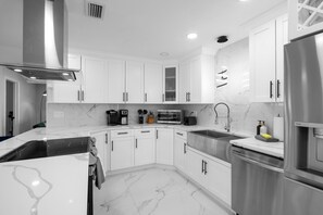 Fridge, microwave, oven, stovetop - Backyard Oasis w/ Sand Volleyball!~ Mins to Beach (Seminole)