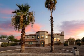 Exterior - Epic AZ Stay: Pickleball, Putt Putt, Heated Pool (Peoria)