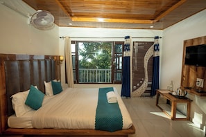 Superior Double Room, Valley View | Living area | TV - Hotel Blue Heaven (Dalhousie)