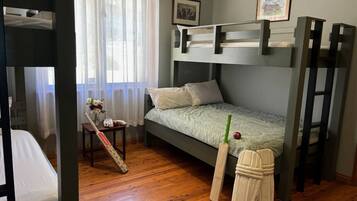 3 bedrooms, free WiFi, bed sheets
