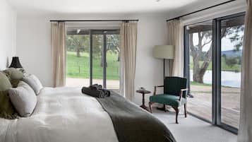 16 bedrooms, desk, iron/ironing board, free WiFi
