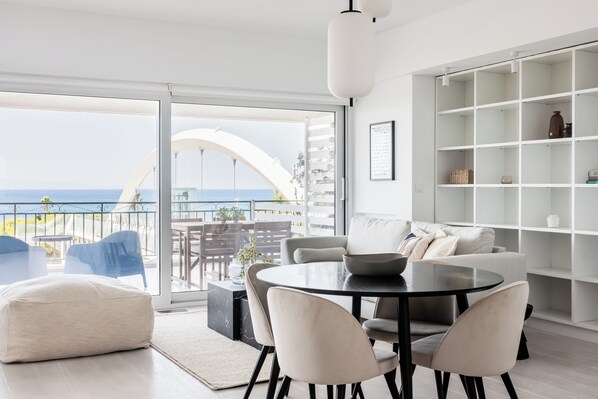 Smart TV - Alimos 2BR Apartment with Splendid Sea View (Alimos)