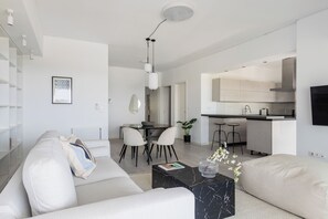 Smart TV - Alimos 2BR Apartment with Splendid Sea View (Alimos)