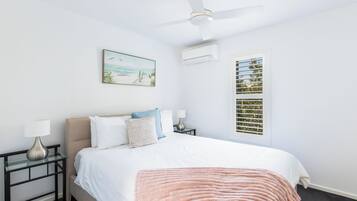 3 bedrooms, iron/ironing board, WiFi, bed sheets