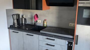 Køleskab, ovn, kogeplade, opvaskemaskine