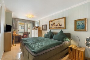 1 bedroom, iron/ironing board, free WiFi, bed sheets - Apartment 'Roswitha Am Park' with Balcony (Bad Orb)