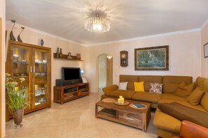 TV, DVD player, stereo - Apartment 'Roswitha Am Park' with Balcony (Bad Orb)