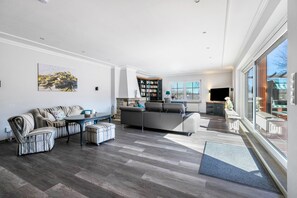 Televisión, chimenea