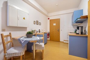 Kochgeschirr/Geschirr/Besteck