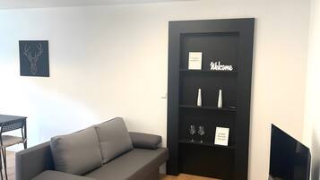 Fernseher, Tischtennisplatte