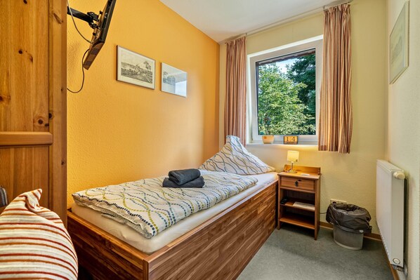 1 bedroom, free WiFi, bed sheets
