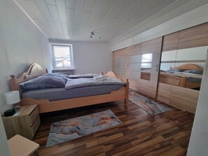 2 chambres, fer et planche à repasser, Wi-Fi gratuit, draps fournis