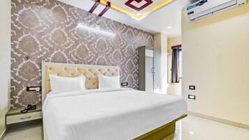 Classic Room | Soundproofing, iron/ironing board, free WiFi, bed sheets
