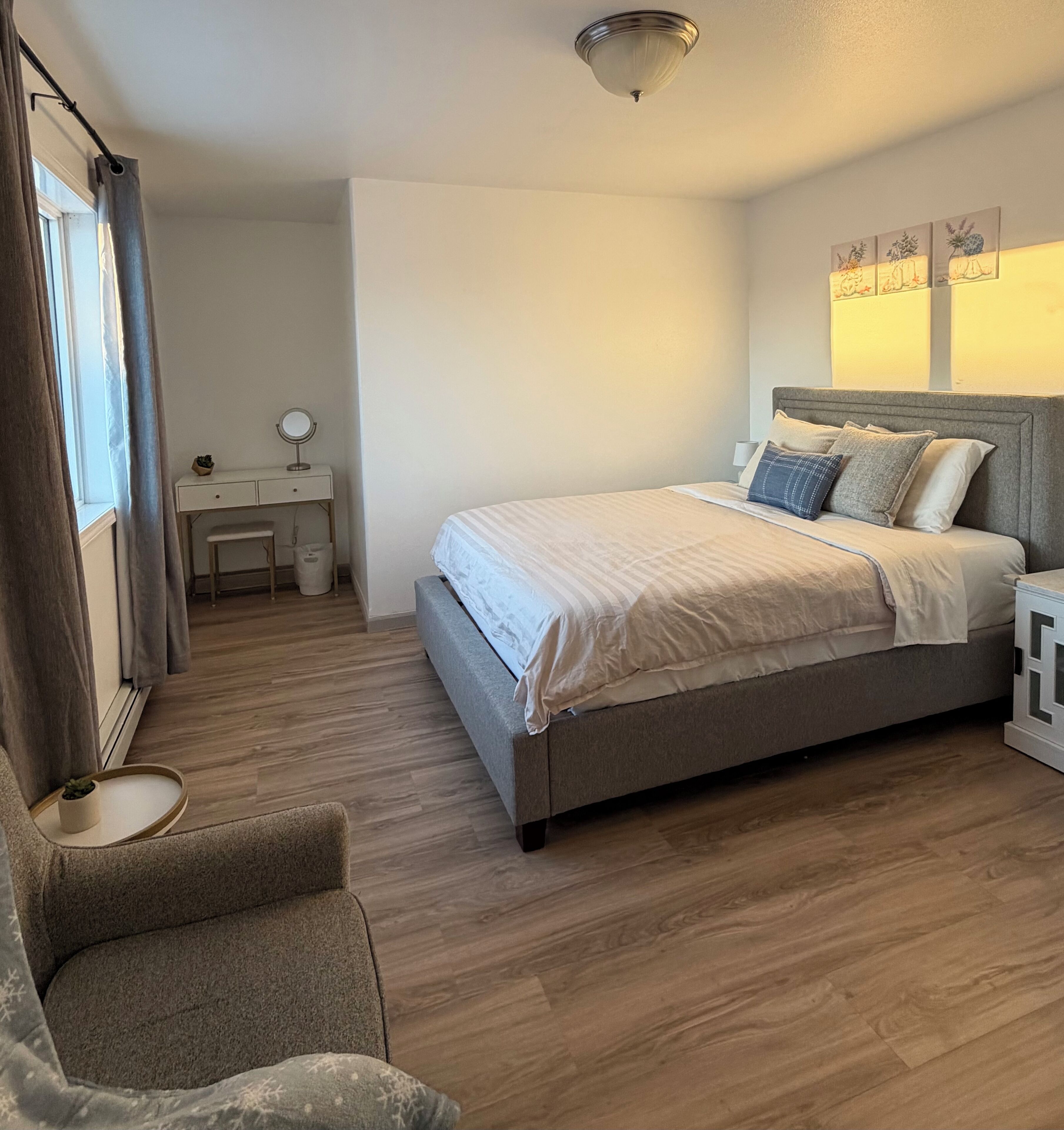 Schreibtisch, Reisekinderbett, kostenloses WLAN