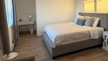 Schreibtisch, Reisekinderbett, kostenloses WLAN