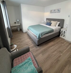 3 bedrooms, desk, travel cot, free WiFi