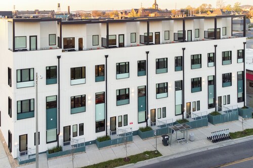 5min to Broad + Rooftop Views | Studio at Conway