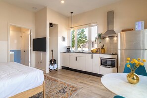 Fridge, microwave, stovetop, coffee/tea maker - 5min to Broad + Rooftop Views | Studio at Conway (Nashville)