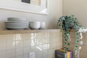 Interior detail - 5min to Broad + Rooftop Views | Studio at Conway (Nashville)