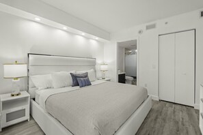 2 室のベッドルーム、デスク、アイロン / アイロン台、旅行用ベビーベッド