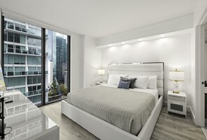 2 室のベッドルーム、デスク、アイロン / アイロン台、旅行用ベビーベッド