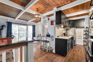 Fridge, microwave, oven, stovetop - Boho Powder Pad | Near Heavenly | Sleeps 3 (Stateline)