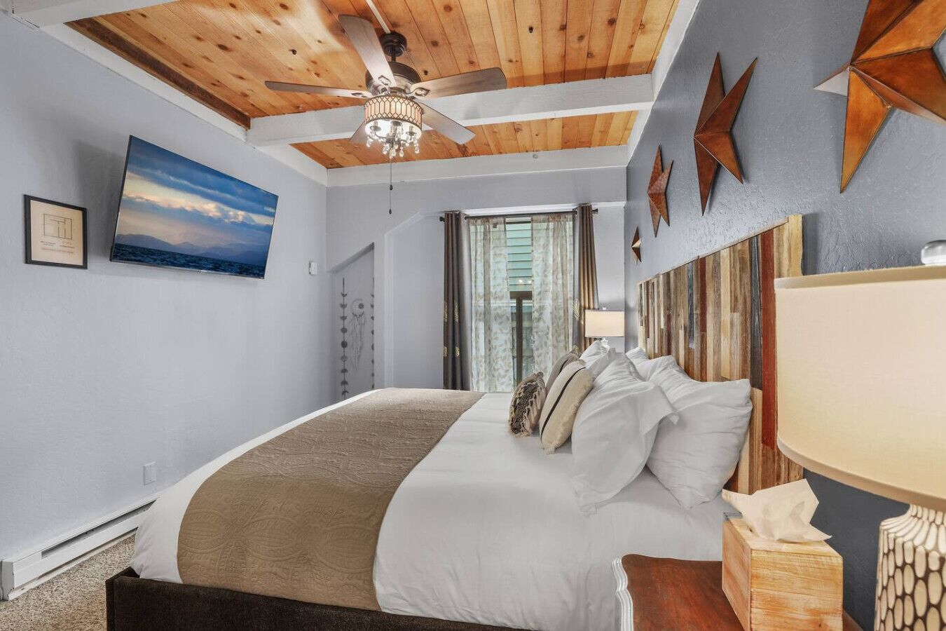 1 bedroom, desk, iron/ironing board, WiFi