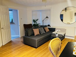 Smart TV, books - Irene Suite By Koya Homes (Cardiff)