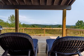 Terrace/patio - Tiny Home with Spectacular Views & FP (Parksville)