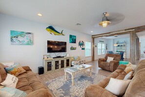 TV - Shared Pool, Golf Cart Included, Golf Cart Boardwalk to the Beach (Port Aransas)