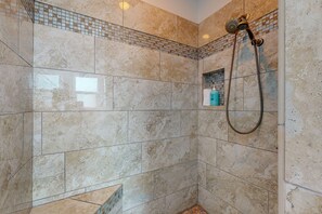 Douche, serviettes fournies