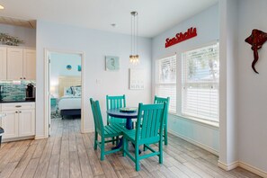 Dining - Shared Pool, Golf Cart Included, Golf Cart Boardwalk to the Beach (Port Aransas)