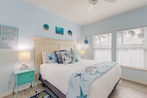 5 bedrooms, desk, free WiFi, bed sheets - Shared Pool, Golf Cart Included, Golf Cart Boardwalk to the Beach (Port Aransas)